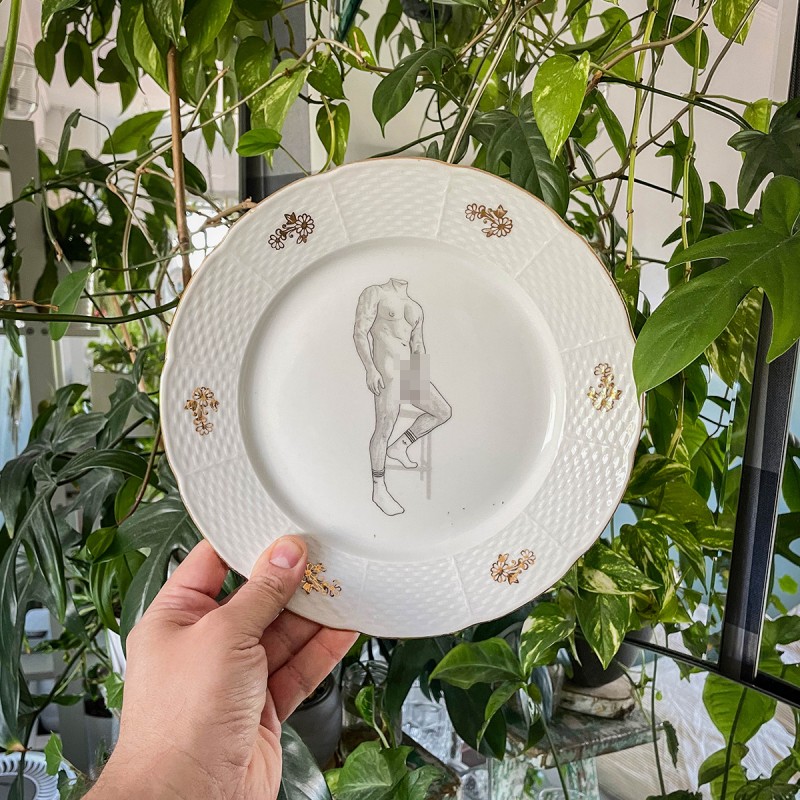 KINKY PLATE - HEADLESS BODY